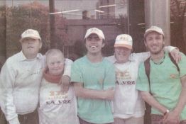 Equipo de vendedores del diario La Voz De San Justo.